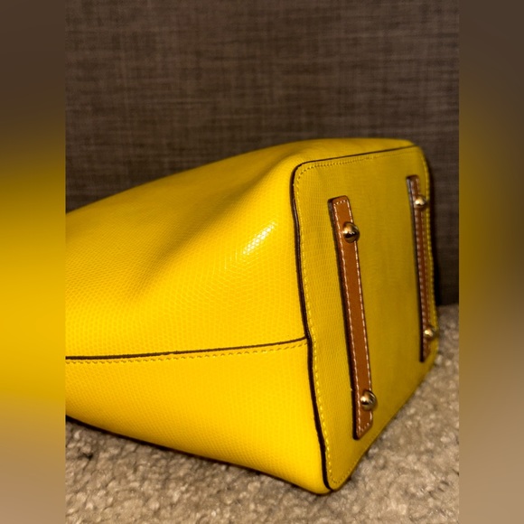 NWOT 💛 Dooney & Bourke Bucket Bag with DB Dustbag - Picture 4 of 10